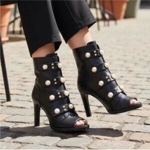 Karl Lagerfeld Brayden pearl boots Sz 9